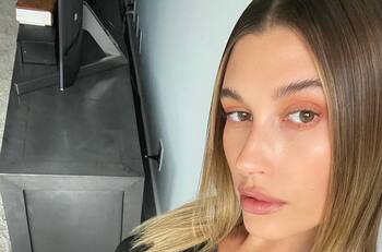 Halloween 2021: La impactante transformación de Hailey Bieber para homenajear a Britney Spears