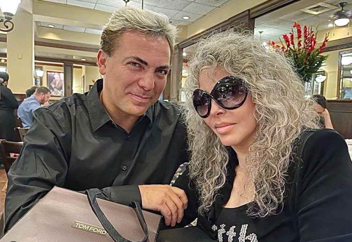 Cristian Castro Consiente a su mamá, Vero Castro, el día de su cumpleaños - Créditos: Instagram