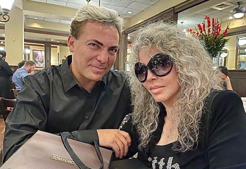 Cristian Castro Consiente a su mamá, Vero Castro, el día de su cumpleaños - Créditos: Instagram