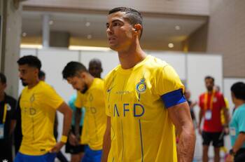 VIDEO | El criticado gesto de Cristiano Ronaldo con un camarógrafo en partido de Al Nassr