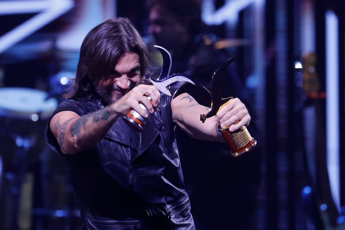 Vina del Mar, 25 de febrero 2026
Juanes recibe las gaviotas de plata y oro durante su presentacion en la cuarta noche del Festival de Vina del Mar 2026
Sebastian Cisternas/ Aton Chile