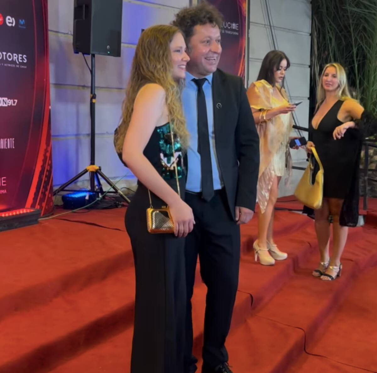 Daniel Alcaíno junto a su pareja. Foto: ADN.