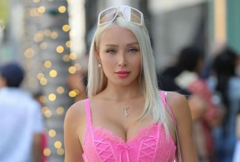 Adriana Barrientos hizo un llamado a que Daniella Chávez disfrute el evento y no se entrampe tanto con el look.