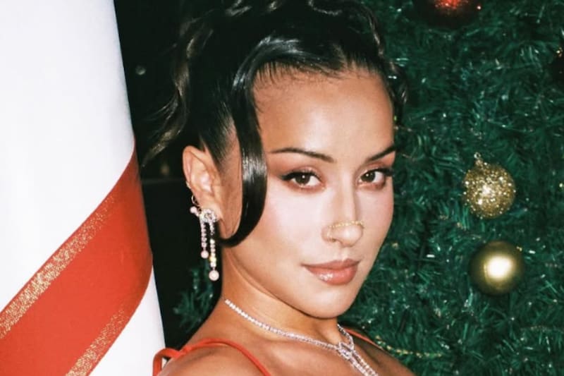 La cantante posó con quien sería su nueva pareja.