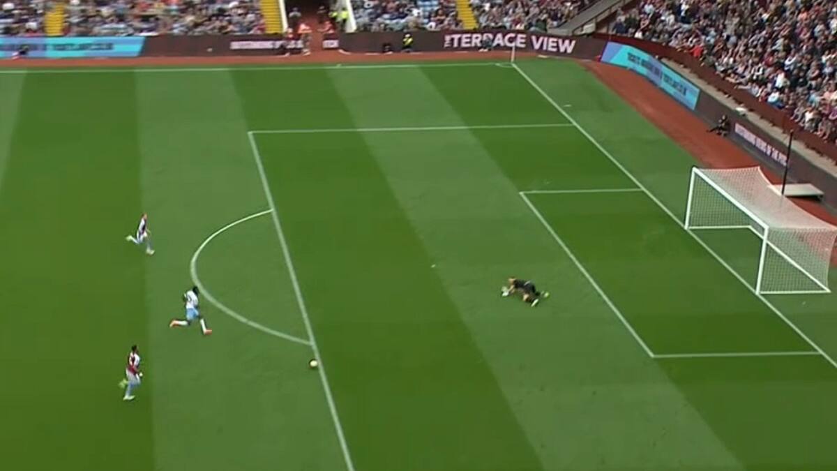 VIDEO | ¿El mejor del mundo? El increíble blooper de Dibu Martínez en la Premier League