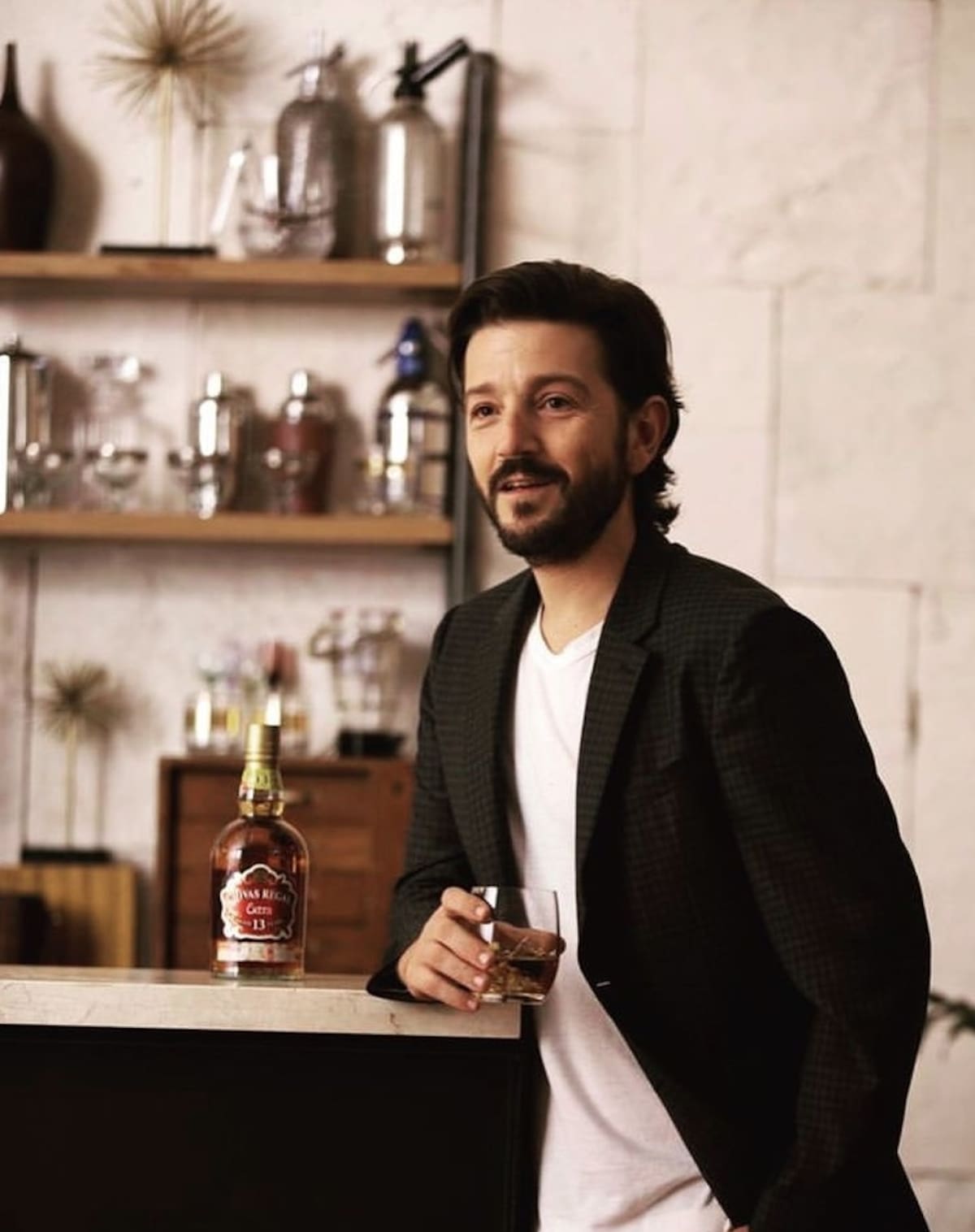 Diego Luna Regresa como director de la serie "Todo va a estar bien" para Netflix - Créditos: Instagram @Diegoluna_