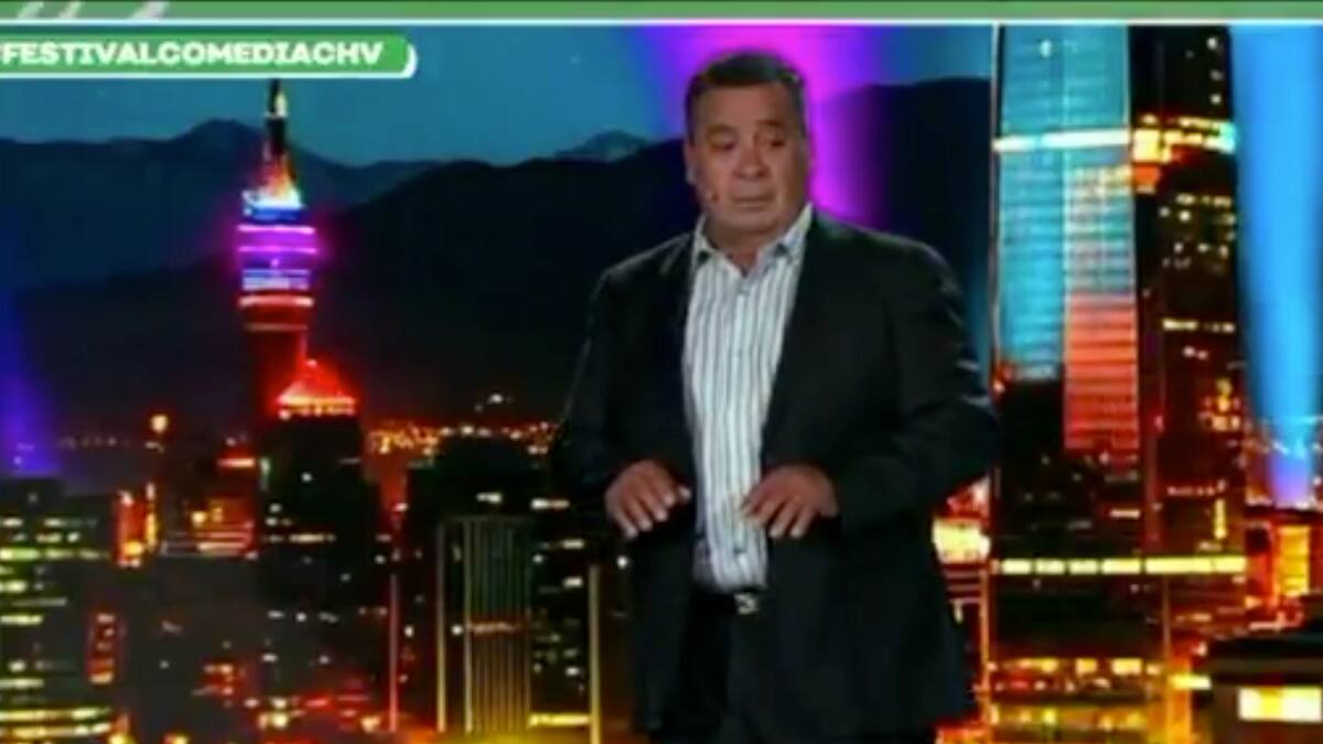 Dino Gordillo repite en CHV desubicado chiste racista que desató críticas el día de la denuncia en su contra