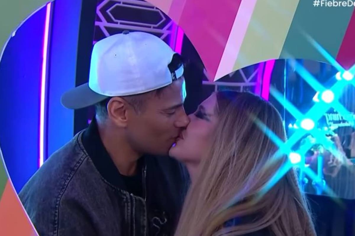 Aparentemente salen, pero en Fiebre de Baile buscarán que reinen los celos. Foto: CHV