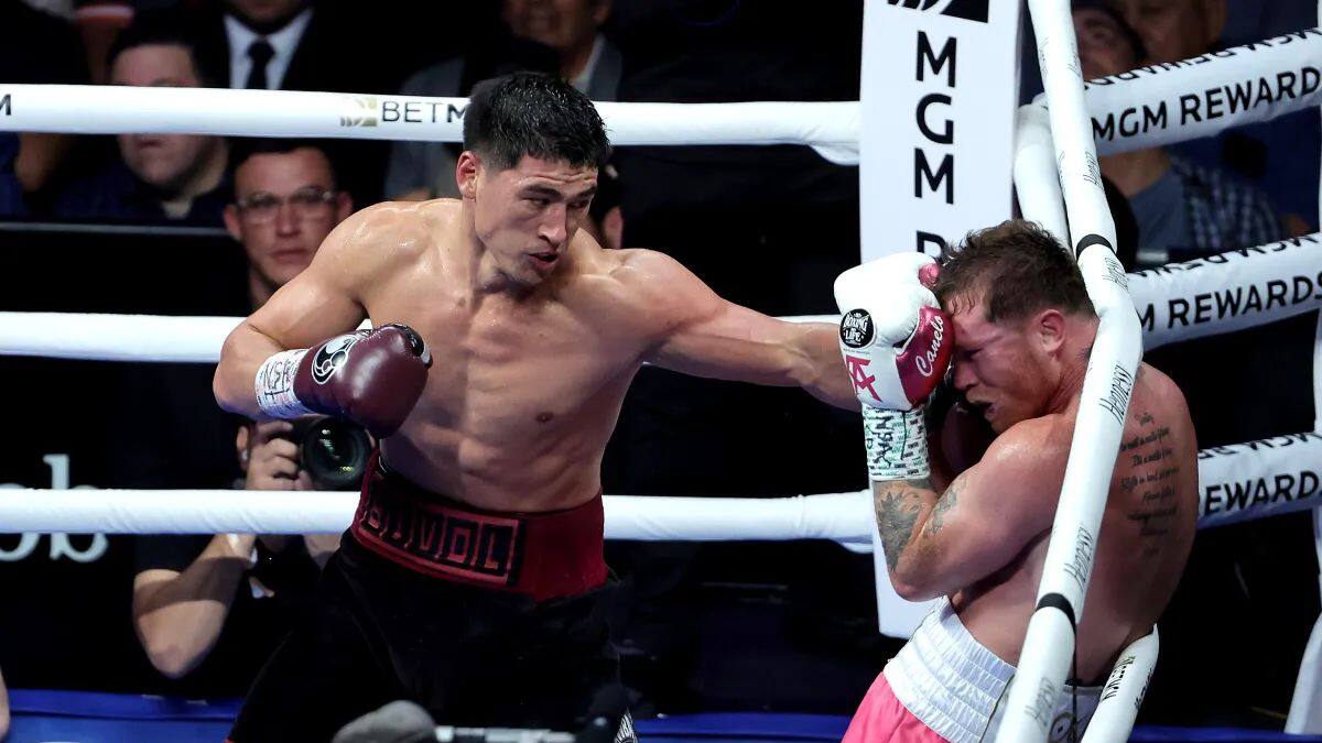 Equipo de Dmitry Bivol asegura que Canelo es quien no quiere la revancha ¿Miedo?