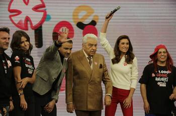 “Usted mueve las masas”: Le piden a Don Francisco que haga una Teletón para ayudar a los damnificados por los incendios forestales