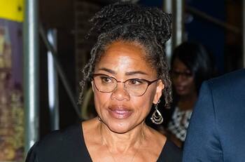 Mamá de Meghan Markle rinde homenaje a los príncipes Archie y Lilibet en Nueva York