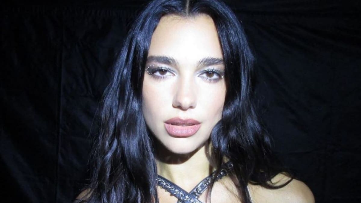 Video: Dua Lipa realiza sensual baile con minivestido y se hace viral