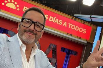 El insólito momento que protagonizó Eduardo Fuentes en el matinal de TVN: Lo dejaron como camarógrafo