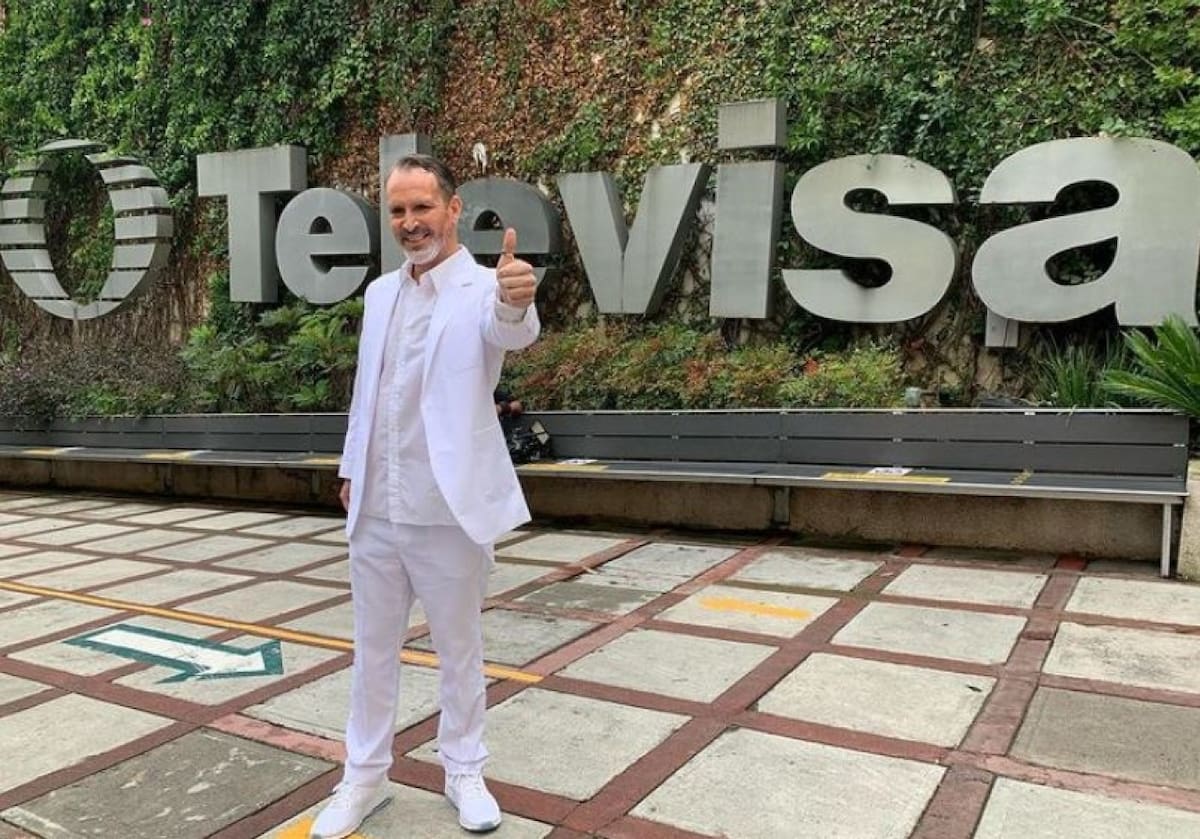 El chileno logra una caracterización e interpretación sorprendente de Miguel Bosé - Créditos: Instagram @paulo_bose