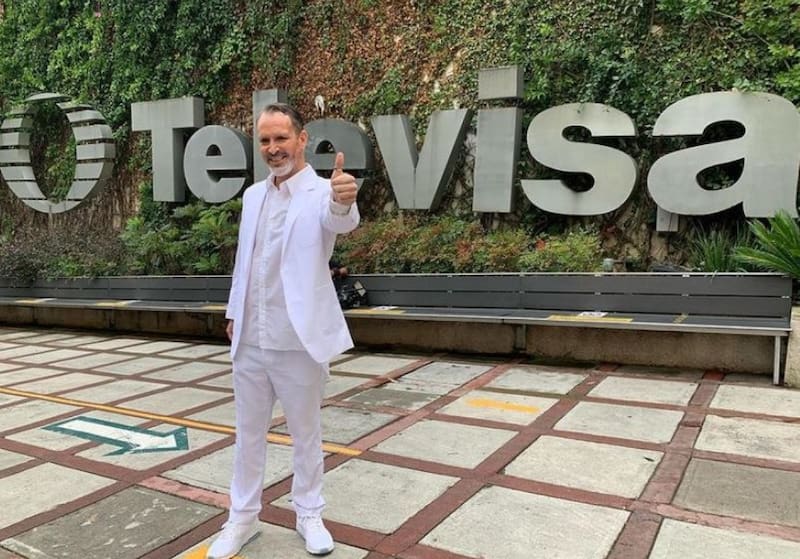 El chileno logra una caracterización e interpretación sorprendente de Miguel Bosé - Créditos: Instagram @paulo_bose