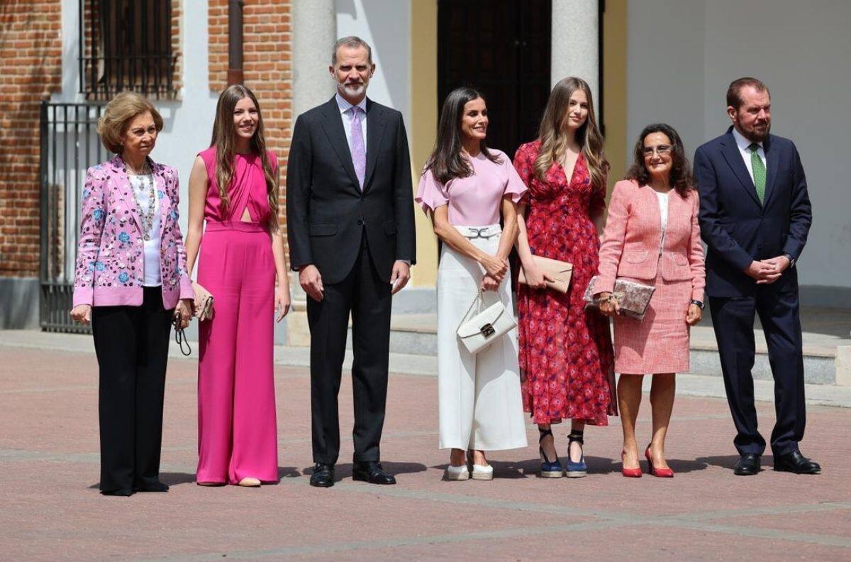 Llama la atención el lenguaje corporal de la reina Letizia y el rey Felipe VI durante la confirmación de la infanta Sofía
