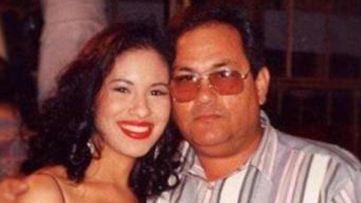 Padre de Selena Quintanilla no lucra con la imagen de su hija, sólo cumple una promesa