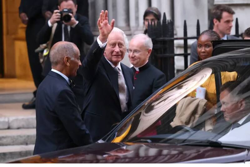 hizo su primera reaparición pública luego de salir con éxito de su operación a la próstata.