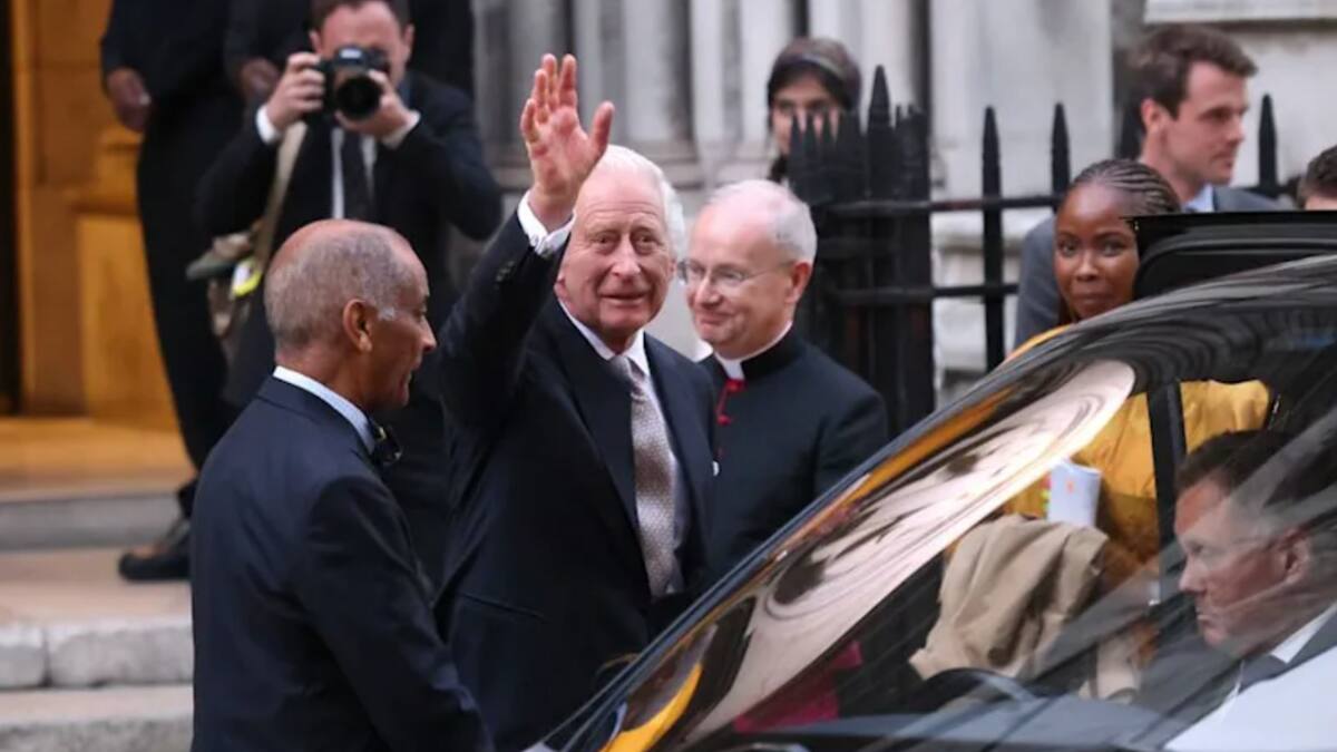 Rey Carlos III realiza su primera aparición pública tras su operación