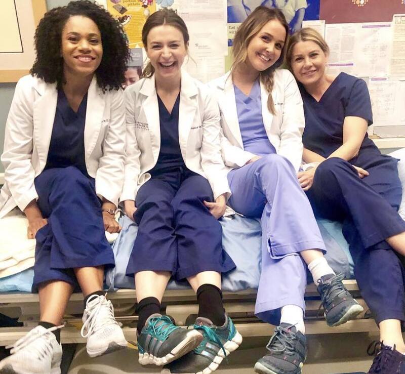 Elenco de "Grey's Anatomy" Kelly McCreary posa con sus colegas - Créditos: Captura Instagram