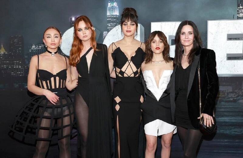 Elenco femenino de "Scream VI" Courtney Cox lidera el elenco de la nueva entrega de la saga de terror.  - Créditos: Instagram
