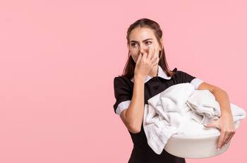 Elimina el olor a humedad de tu ropa con este truco infalible