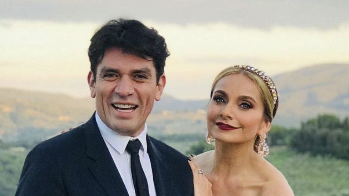 Captan a Jorge Salinas y Elizabeth Álvarez discutiendo en un restaurante