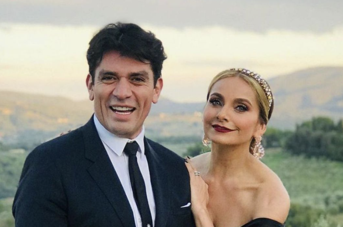 Captan a Jorge Salinas y Elizabeth Álvarez discutiendo en un restaurante