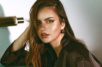 “Soy súper versátil”: Emilia Dides explora los ritmos urbanos con su nuevo sencillo “Alter Ego”