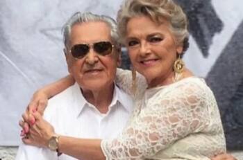 "Perdón por tardar" Eric del Castillo le da anillo de compromiso a su pareja por más de 53 años
