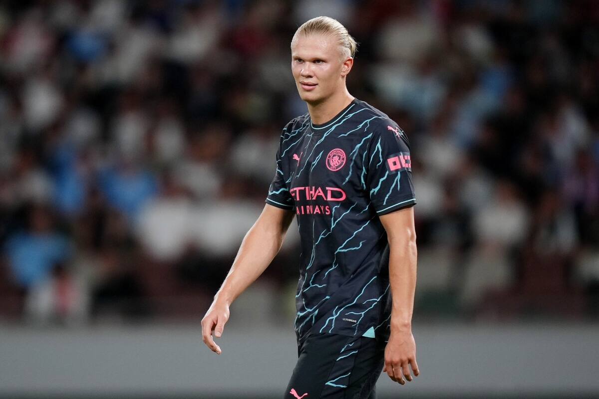 con la nueva camiseta del Manchester City