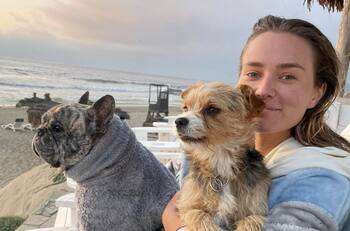 Kika Silva es la “capataz” en remodelación de su casa con Gonzalo Valenzuela mientras pasa el duelo por pérdida de su perro