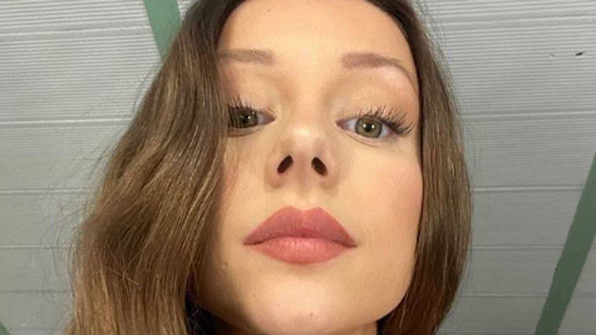 Ester Expósito se pronuncia contra el machismo en “Peace, peace, now, now”