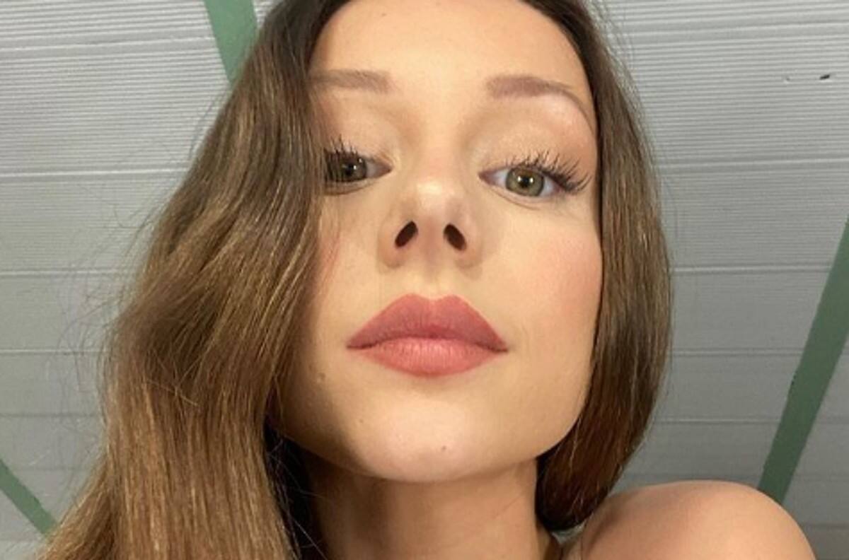 Ester Expósito se pronuncia contra el machismo en “Peace, peace, now, now”