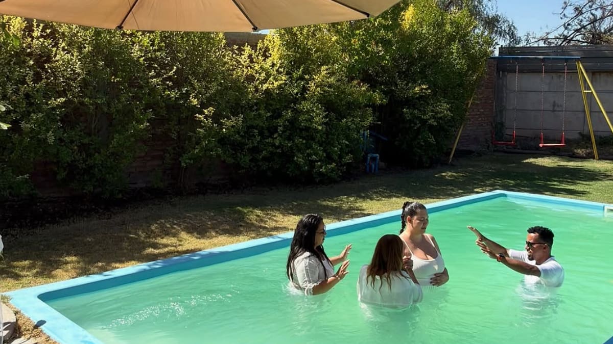 ¡En plena Semana Santa! Ex Fiebre de Baile sorprendió con espirituales fotos de su bautizo cristiano
