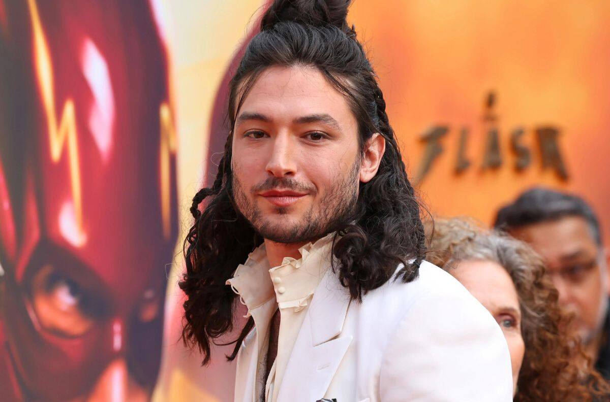 Ezra Miller reaparece en la premiere de The Flash tras sus escándalos y agradece el cuidado que ha recibido