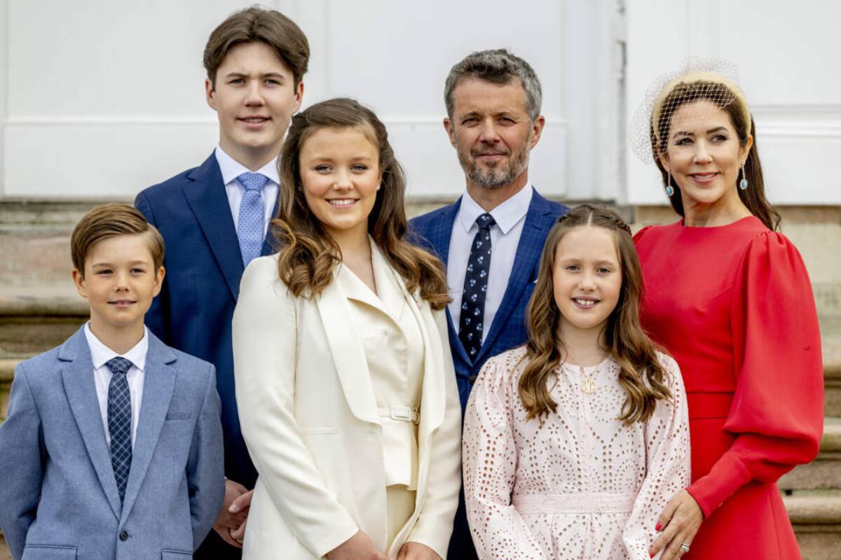 La familia del príncipe Federico posando para las cámaras.
