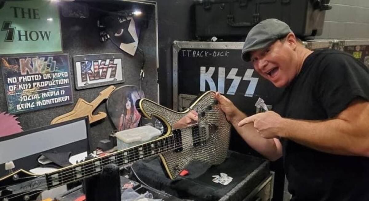 Francis Stueber Falleció en un cuarto de hotel donde pasaba su cuarentena por covid-19 - Créditos: Instagram