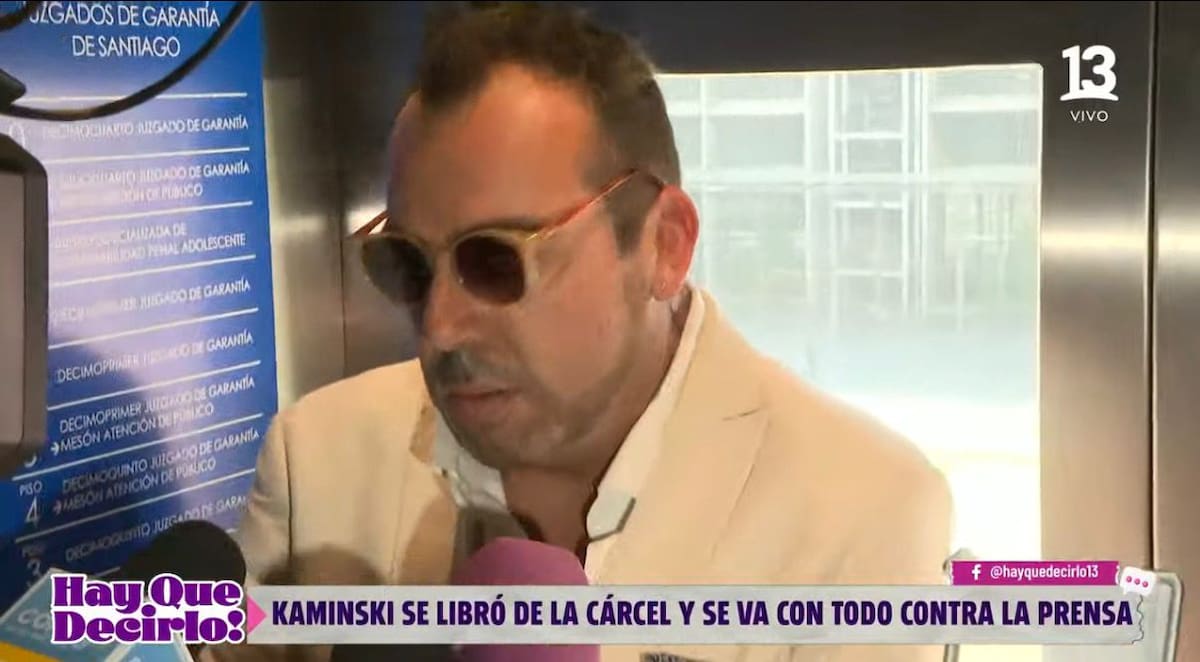 Se fue contra periodistas antes de entrar a tribunales.
Foto: captura @El13chile