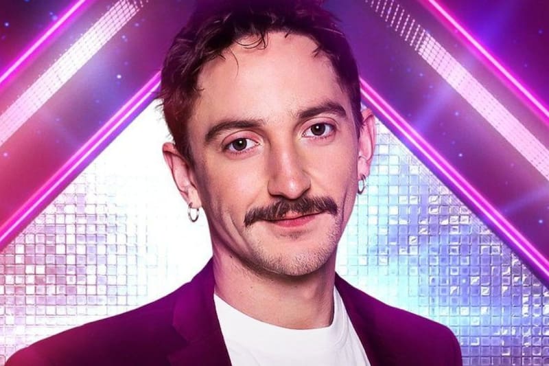 El actor maneja un increíble auto eléctrico.