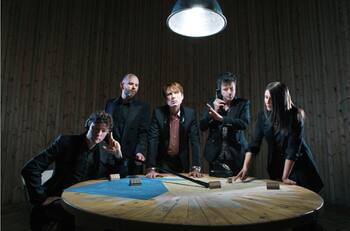 "Billy Goodbye": Franz Ferdinand estrena su primera canción con su nueva baterista y anuncia disco recopilatorio