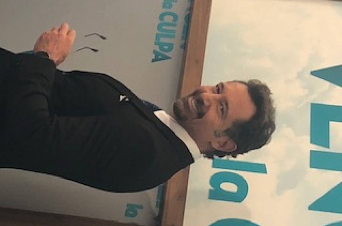 Gabriel Soto muy enamorado, pero sigue sin fecha de boda