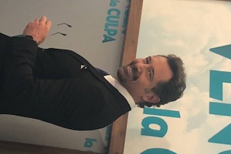 El actor sigue sin fecha para su boda con Irina Baeva