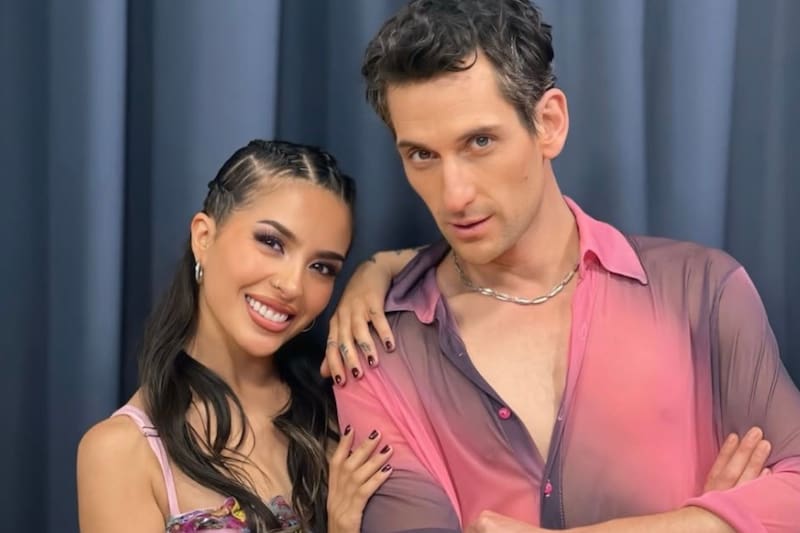 La pareja aviva rumores de romance.