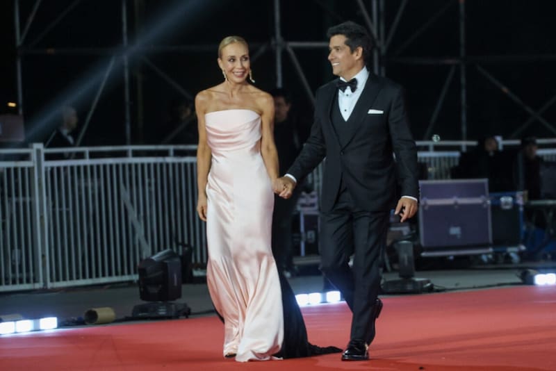 Rafael Araneda y Karen Doggenwailer en la gala de Viña 2025