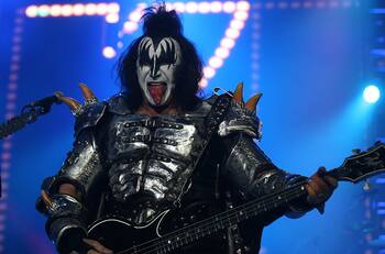 Más complicaciones para KISS: Gene Simmons dio positivo a Covid-19