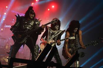 KISS suspende gira: Gene Simmons aprovechó de aclarar estado de salud de Paul Stanley