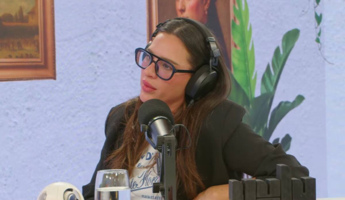 La modelo recordó el día que trabajó en un café con piernas.