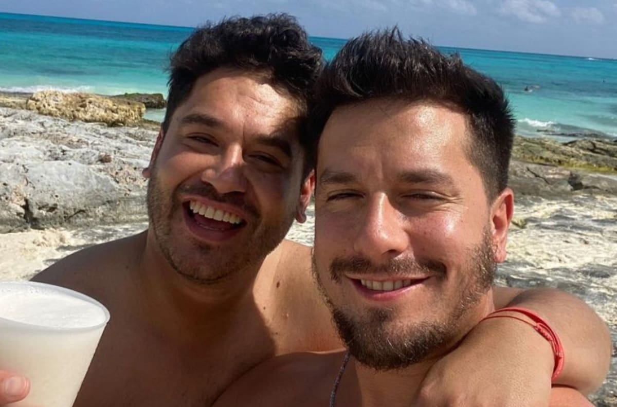 Gino Costa y su pareja, Miguel Ángel Campos, lucen radiantes looks en un matrimonio