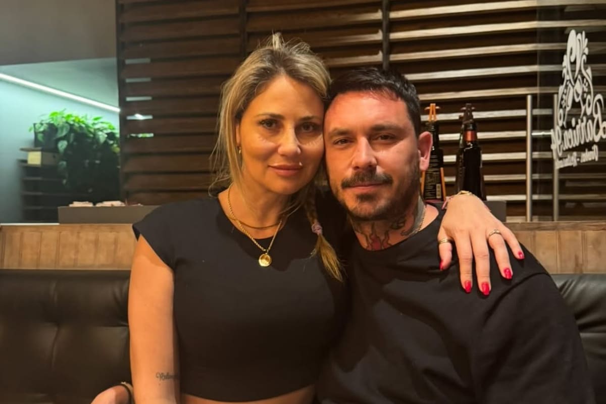 La comunicadora y el exfutbolista. Foto: @Pinigol9